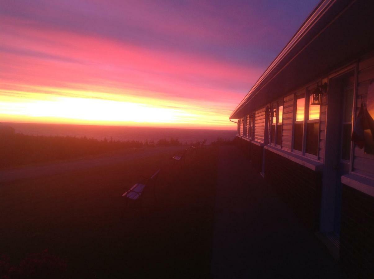 Burton'S Sunset Oasis MotelBay Saint Lawrence エクステリア 写真